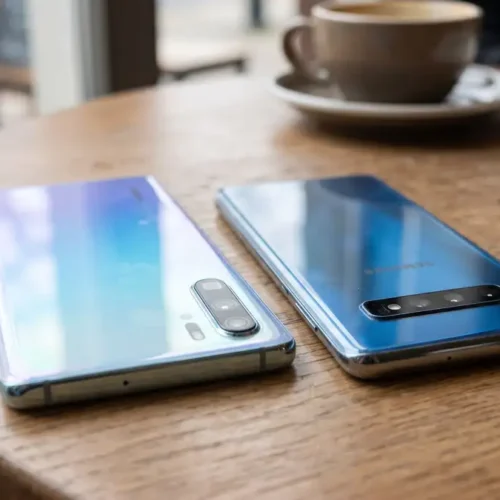 Huawei P30 vs Samsung S10: quale scegliere oggi tra due pietre miliari