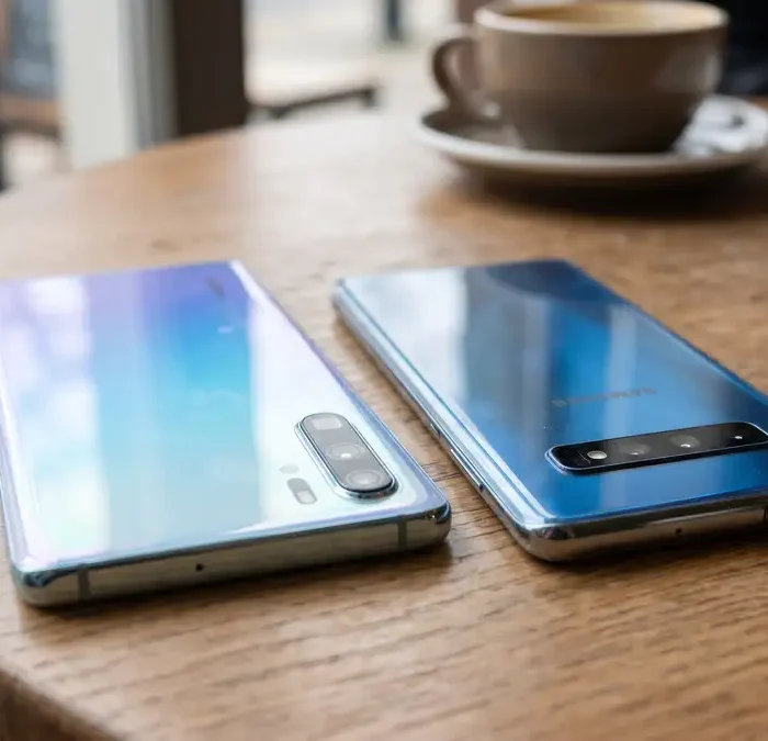 Huawei P30 vs Samsung S10: quale scegliere oggi tra due pietre miliari